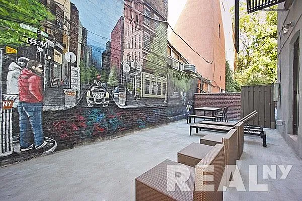 Rented by REAL New York | media 10