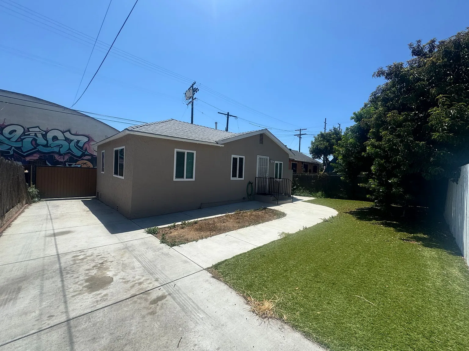 2129 National Ave — Photo 3