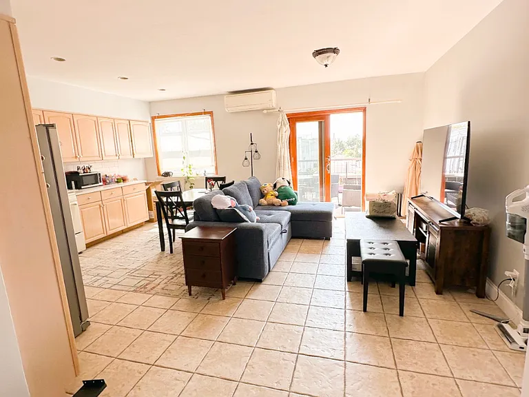 86 Avenue S #3 — Photo 3