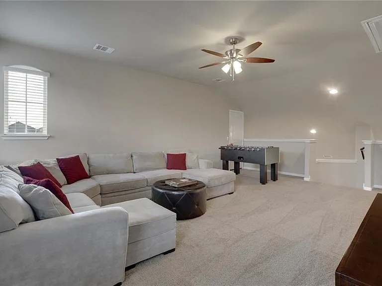 2433 Lyla Ln — Photo 10