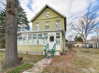 22 Hamilton St, Bloomingdale, NJ 07403