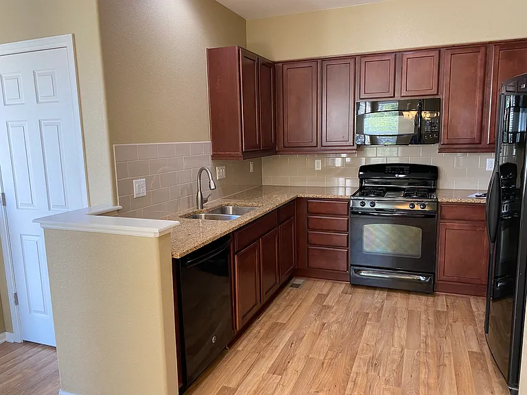 404 Casper Dr — Photo 3