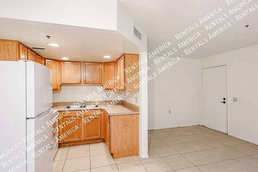1 bed, 560 sqft, $1,150 — Photo 3