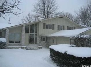 24810 Wimbledon Rd, Beachwood, OH 44122