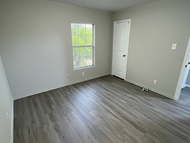 2445 Hudspeth Ave — Photo 9