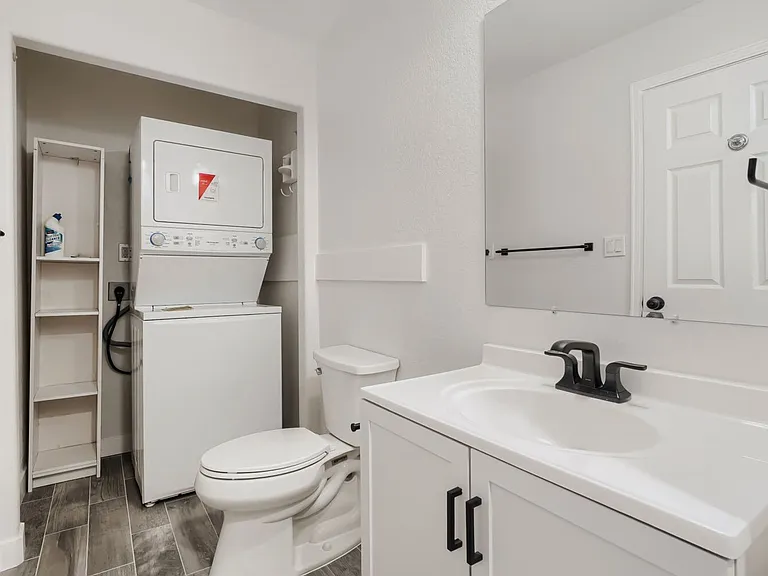 Utica Duplex — Photo 9