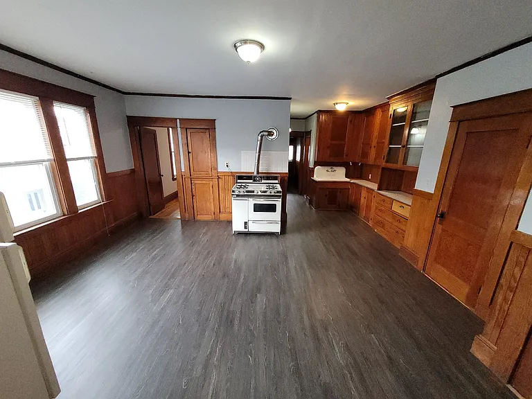 310 Cartier St #4 — Photo 5