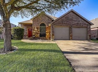 1014 Kimbro Dr, Forney, TX 75126