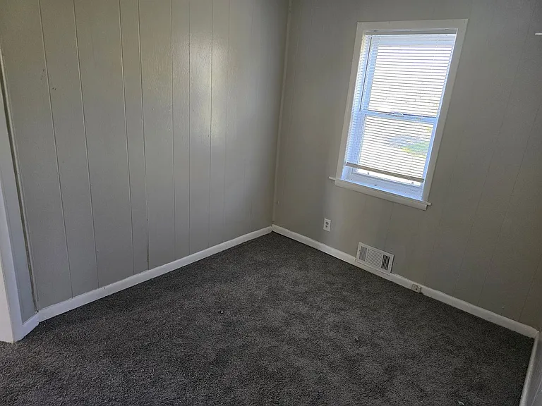 1521 & 1521 1/2 E Kirby Ave (AARC Management, LLC) — Photo 19