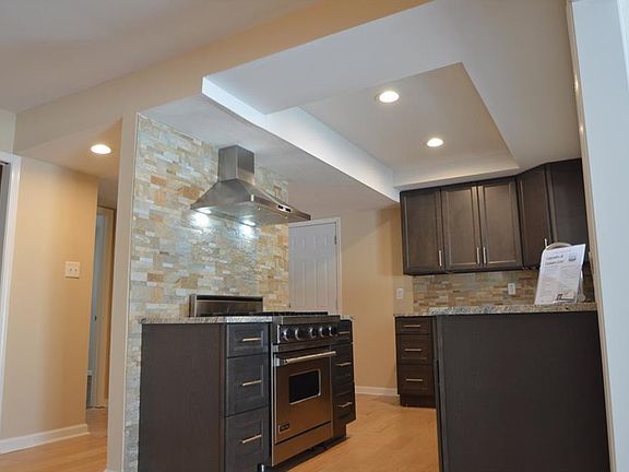 4th image of 1138 Hoover Cir