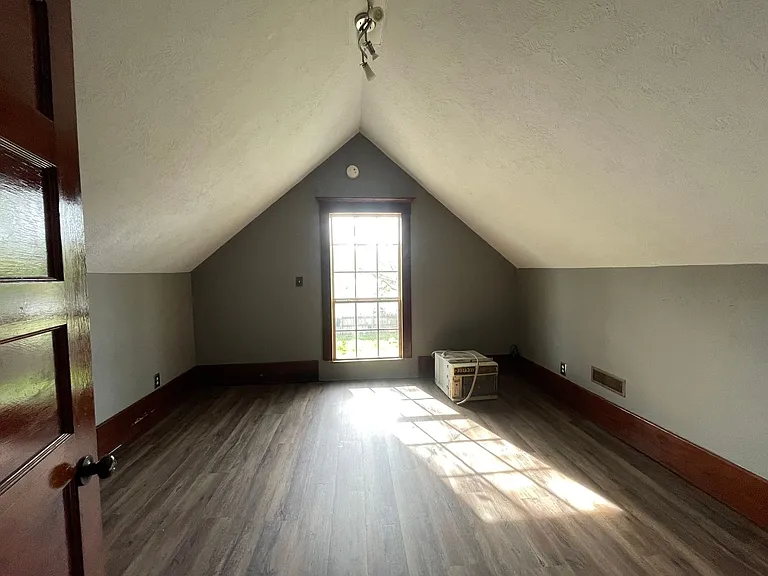 505 SW 3rd St — Photo 21