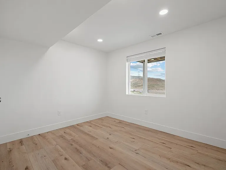1522 W Russo Dr #BASEMENT — Photo 8