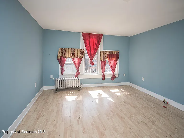 715 Prescott Ave — Photo 3