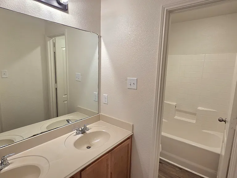 1846 Reynolds St — Photo 19