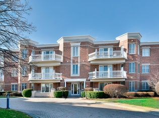 1875 Old Willow Rd UNIT 114, Northfield, IL 60093