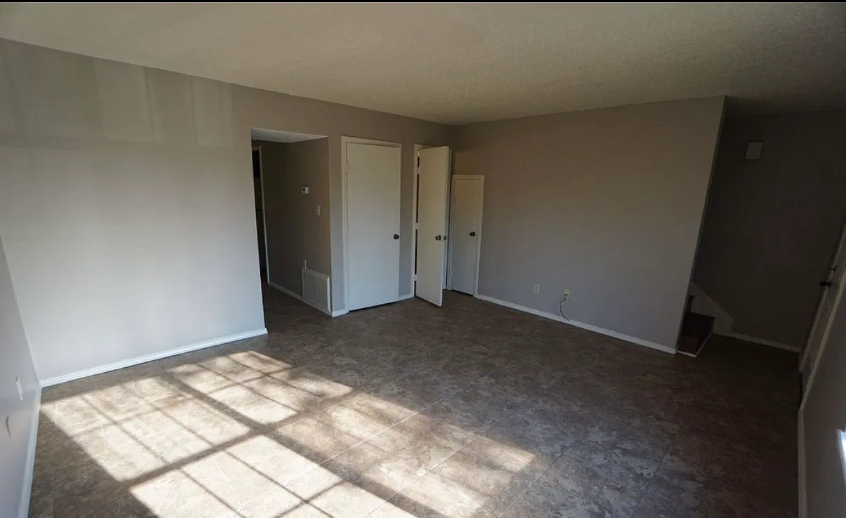 2 bed, 1.5 bath, 1120 sqft, $825 — Photo 2