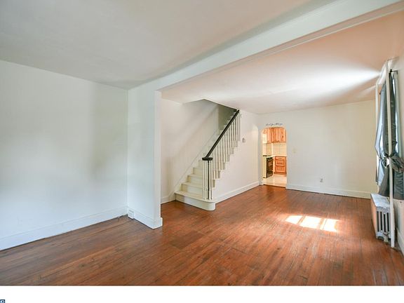 4th image of 309 Morris St