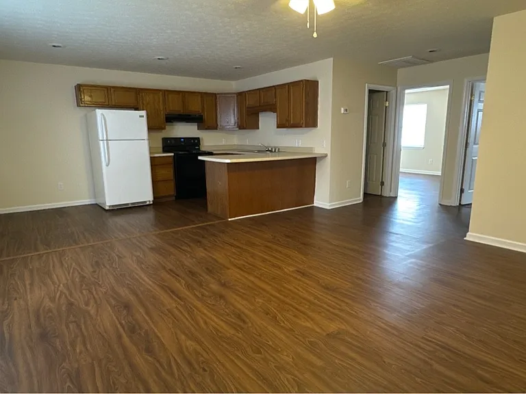 1618 McIntosh St #D — Photo 2