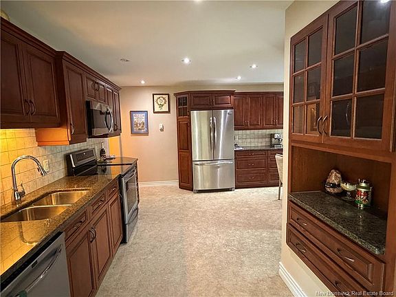 3rd image of 36 Lindsay St