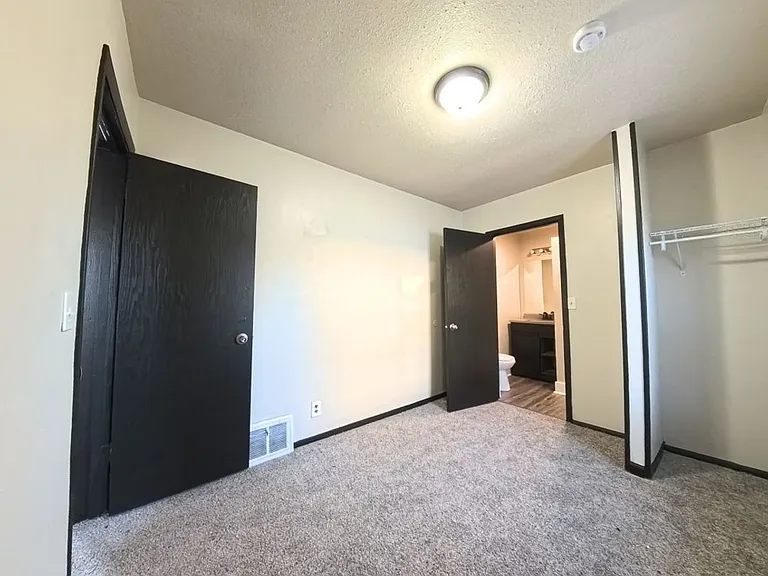 2716 Maple St — Photo 5