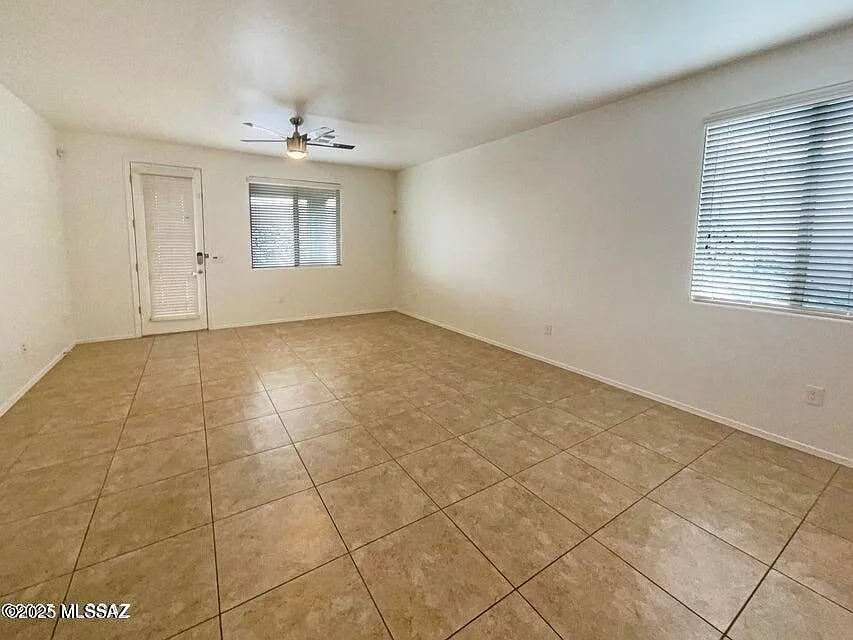 3 bed, 2.0 bath, 1849 sqft, $2,000 — Photo 3
