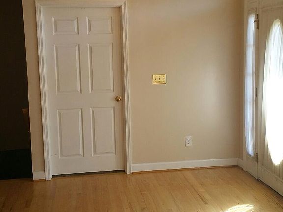 Front hallway entrance