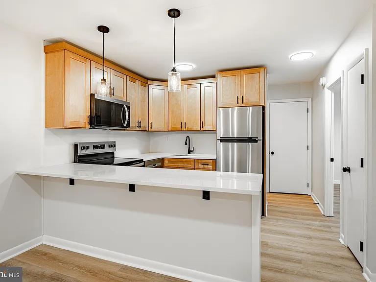 300 N Penn St #W7 — Photo 9