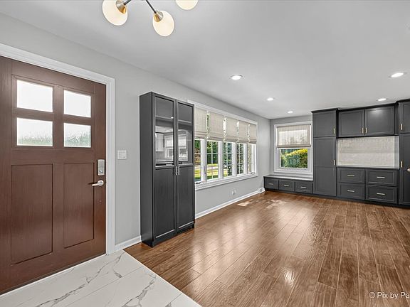 3rd image of 336 Orchard Ter