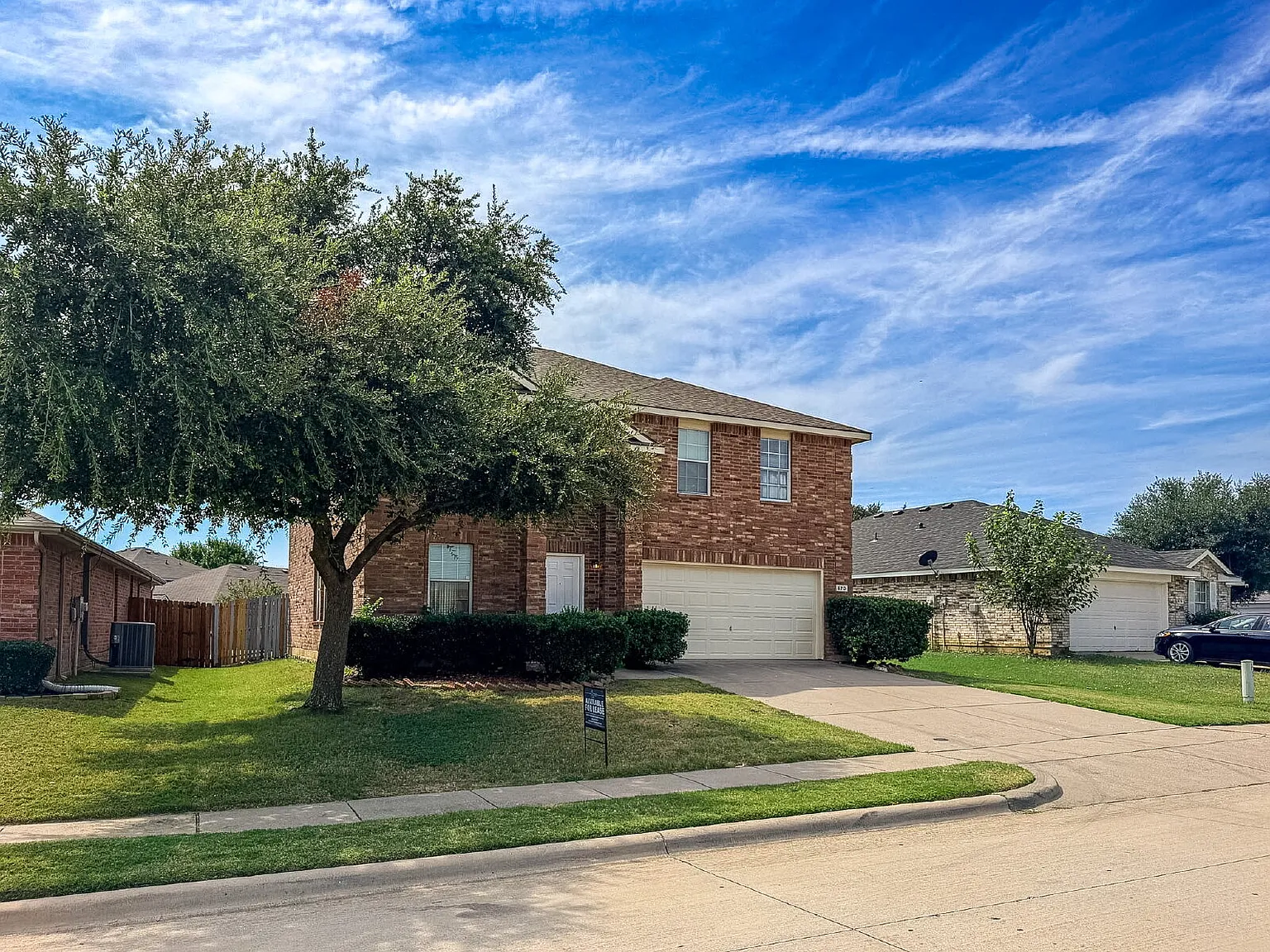 4 bed, 2.5 bath, 2314 sqft, $2,275 — Photo 2