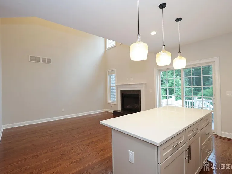 10 Gonzalez Dr — Photo 8