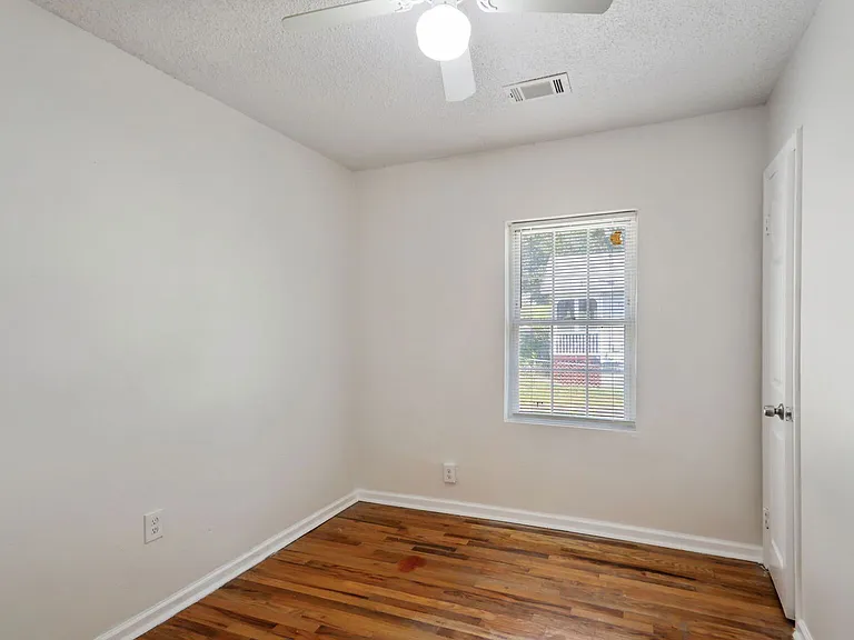 619 Oliver St NW #B — Photo 12