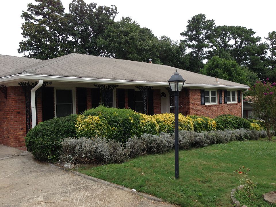 Beautiful Landscaped Front Yard