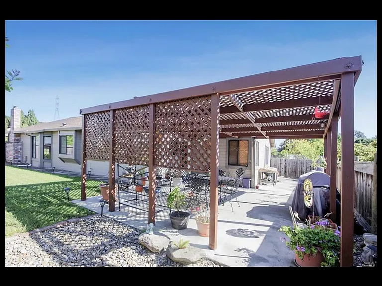 Valley Oak Ln — Photo 3