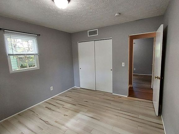 4th image of 267 Sunset Dr