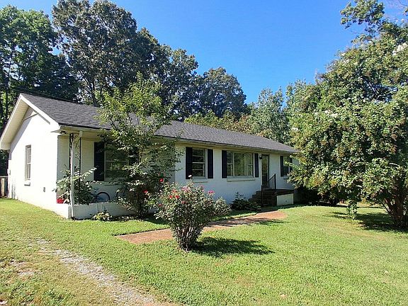 3rd image of 401 S Pawnee Dr