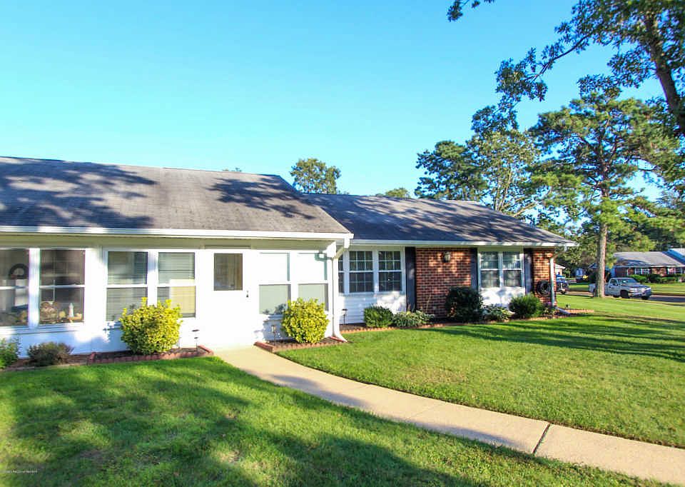 1st image of 925B Thornhill Ct #1002