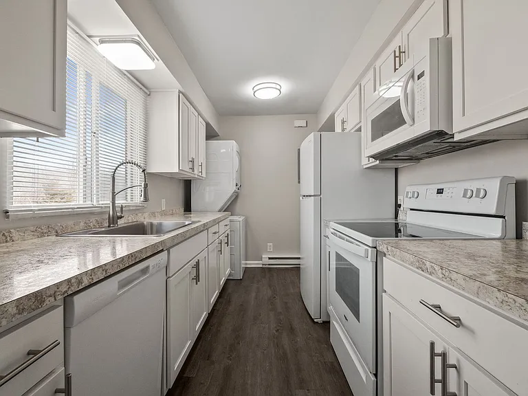 Creekside at Fenton Heights — Photo 14