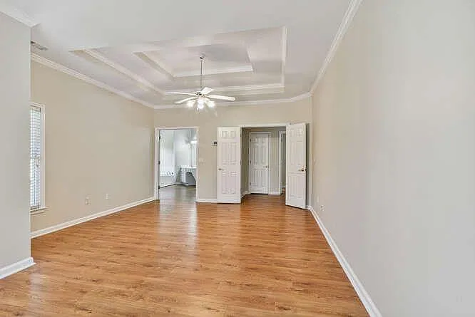 330 Winherst Ln — Photo 14