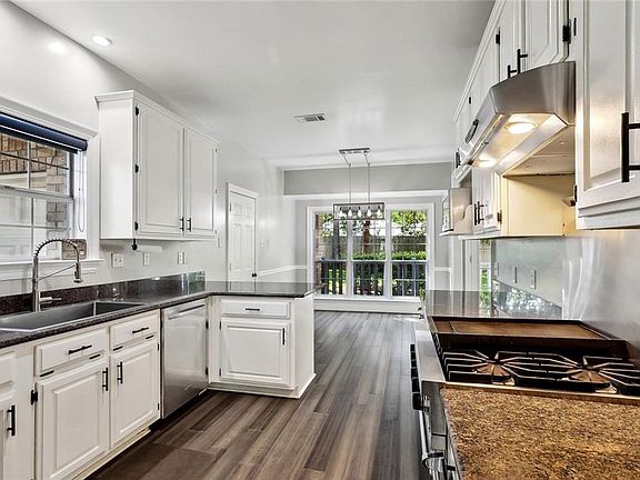 5th image of 6024 Chateau Loire Cir
