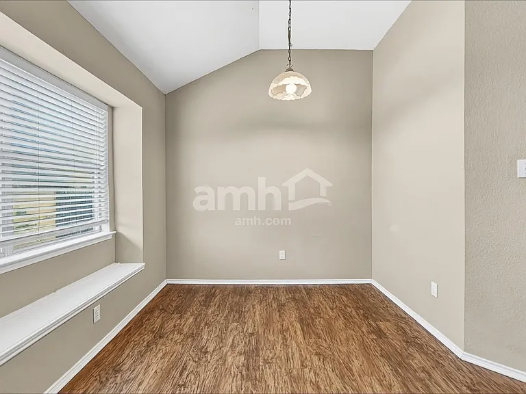 1120 Rio Bravo Dr — Photo 5