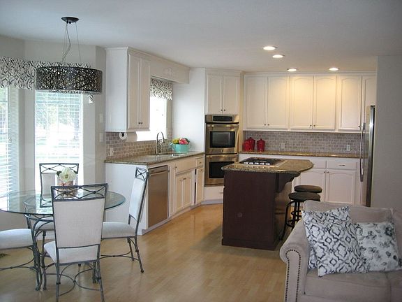 5th image of 2703 Oak Valley Dr