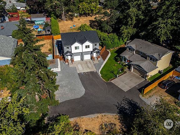 3rd image of 9428 9430 Edgewood Lane SW