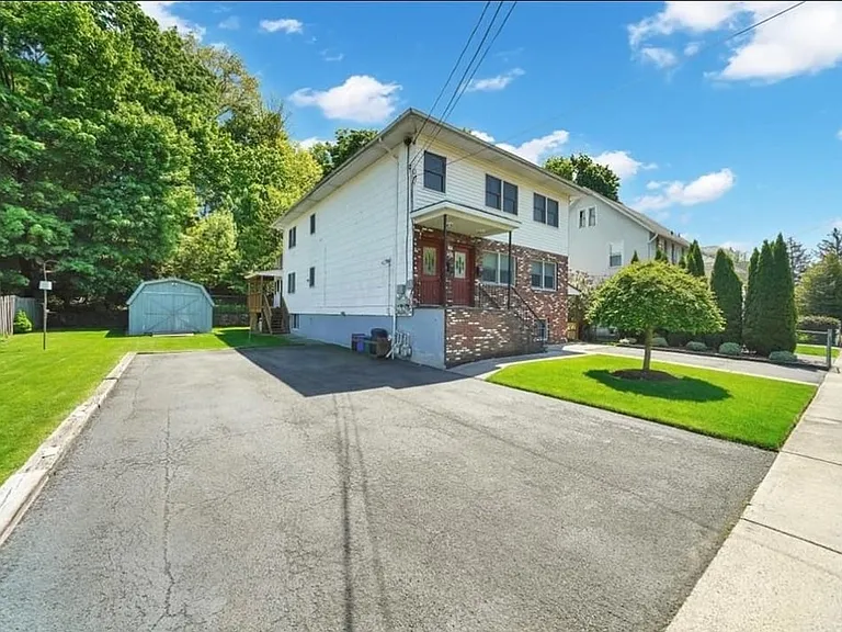 22 Riverside Dr #2 — Photo 2