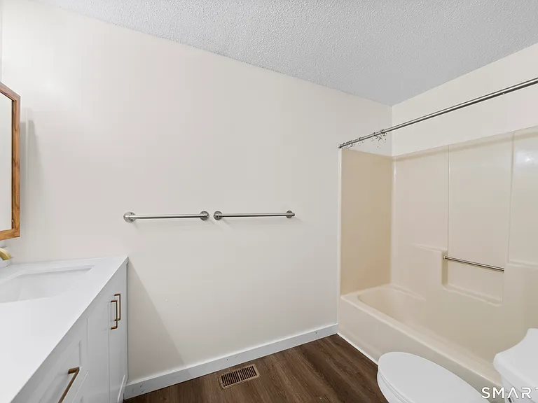 136 Maple Ave #B — Photo 11