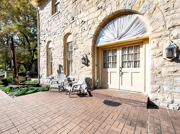 75 Hillside Ave, Eureka Springs, AR 72632