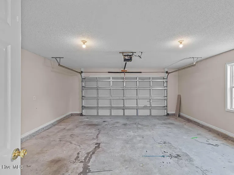 303 Mann St — Photo 21