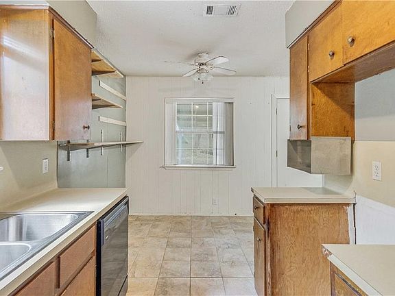 4th image of 912 Glen Oak Dr