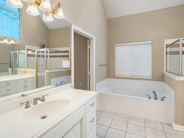 2700 Trophy Dr — Photo 8