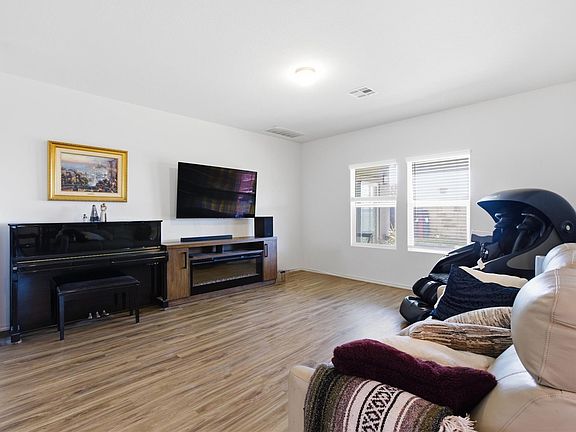 5th image of 832 Mallow Rd