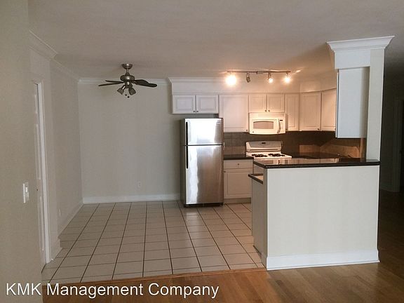 5th image of 1827 Veteran Ave APT 04